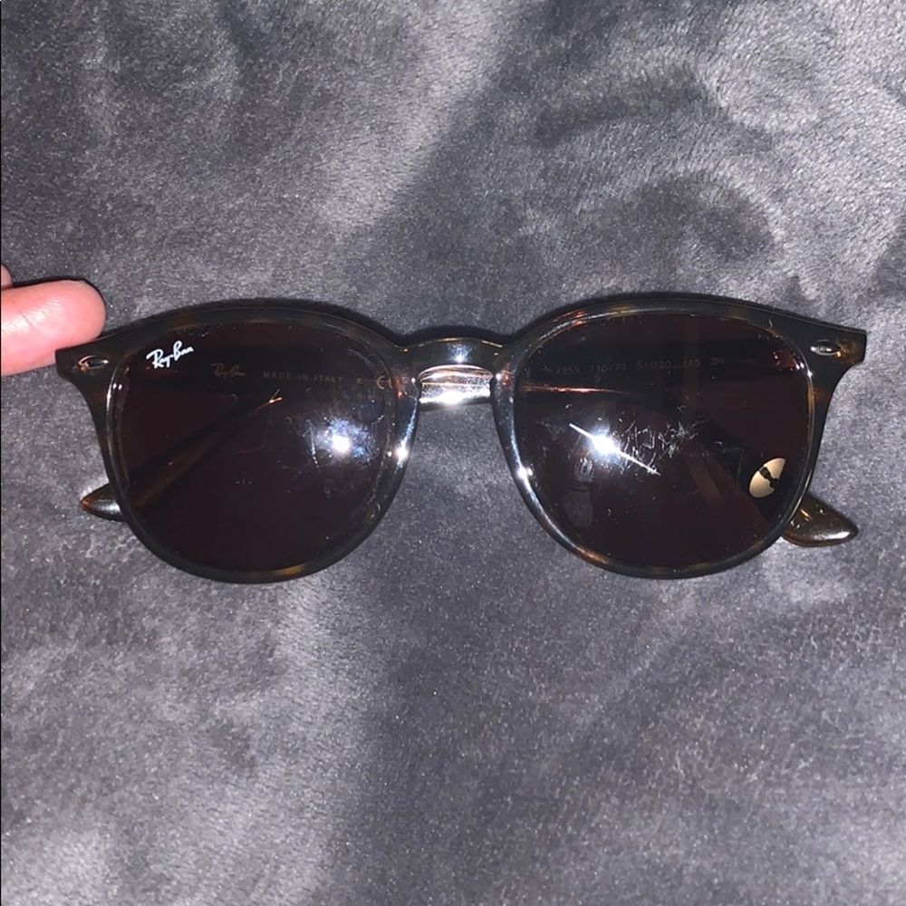 Ray Bans (tortoise shell sunglasses)
